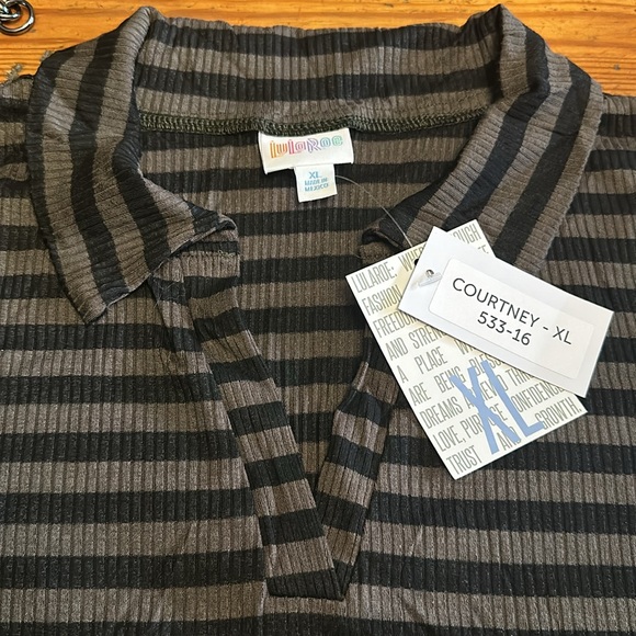 NWT LulaRoe Courtney Polo shirt - Picture 3 of 4